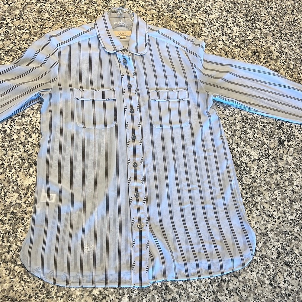 Loft- XS- light blue -button down shear top